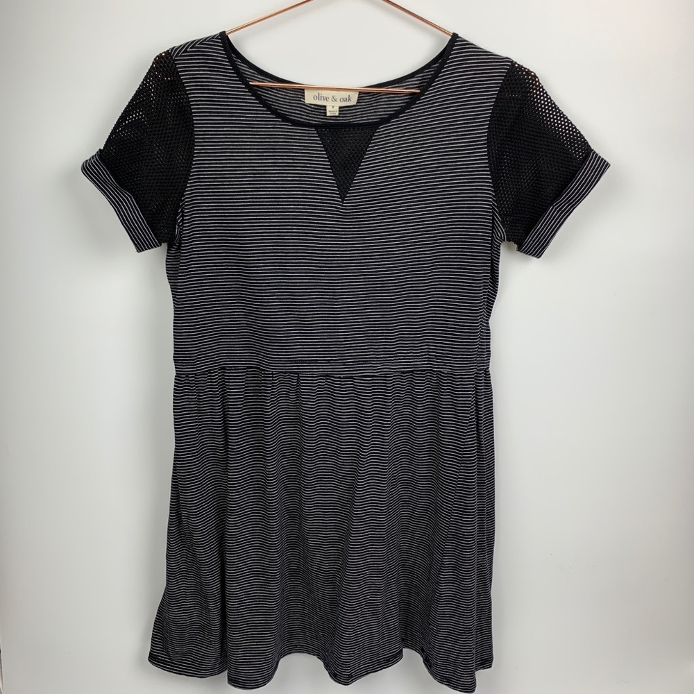 Olive & Oak Pinstripe Mesh Sleeve Dress‎